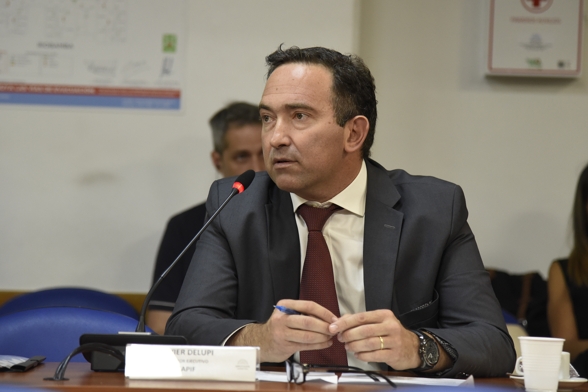 Galeria de imagenes de la noticia CUESTIONAMIENTOS AL PROYECTO QUE REGULA LA RESPONSABILIDAD DE LOS PROVEEDORES DE INTERNET